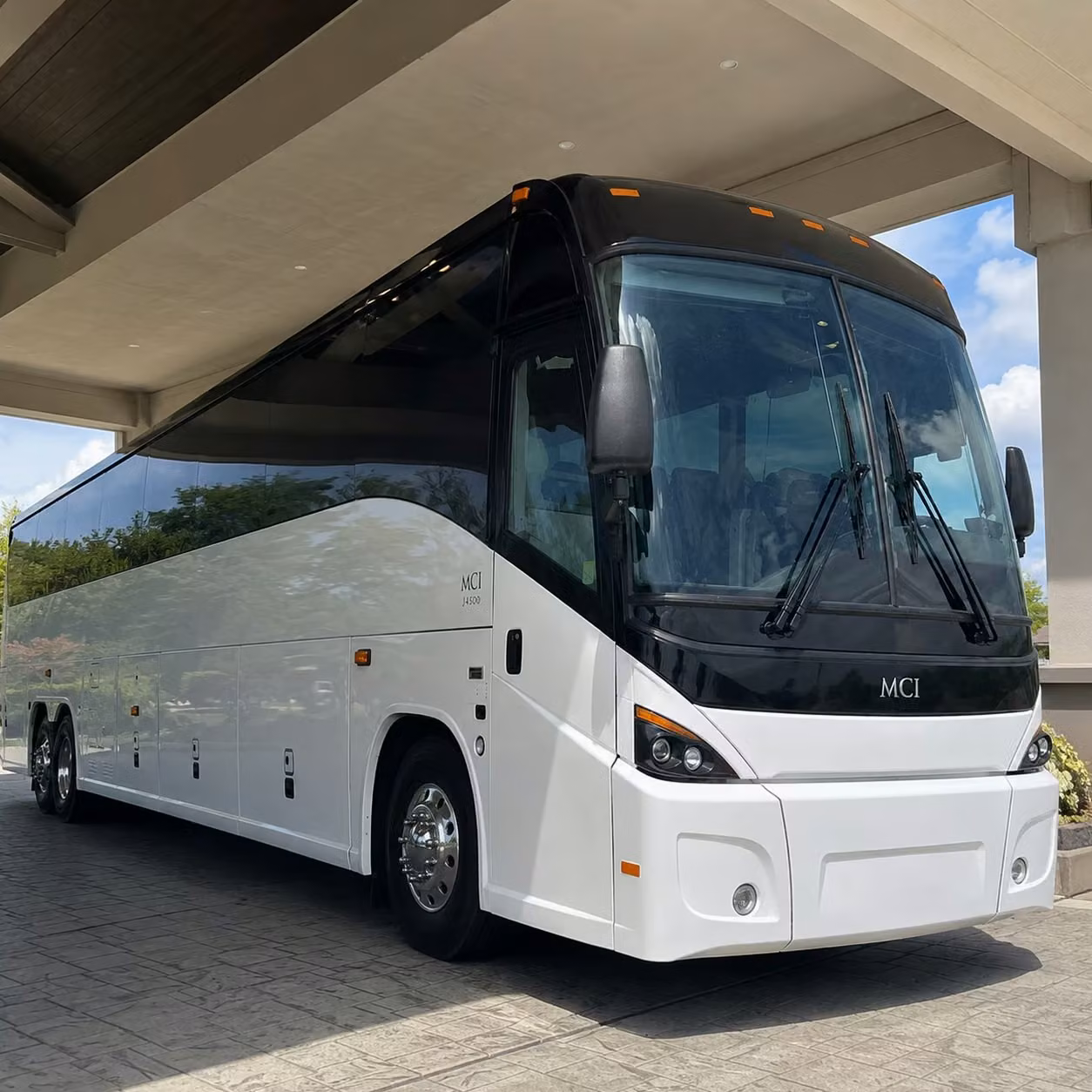 ada accessible and specialty fleet options for pasadena government transportation programs